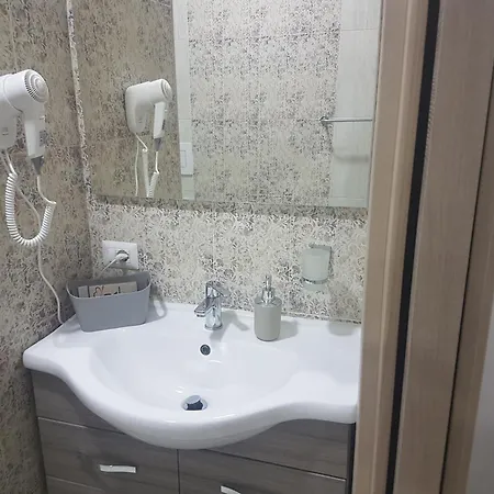 Reginahouse * Νάπολη